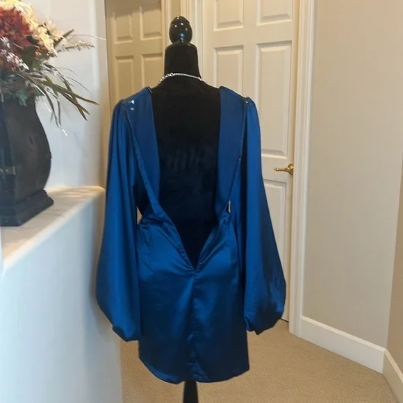 Petal & pup satin balloon sleeve faux wrap mini dress Sz 2 nwot - Picture 10 of 16